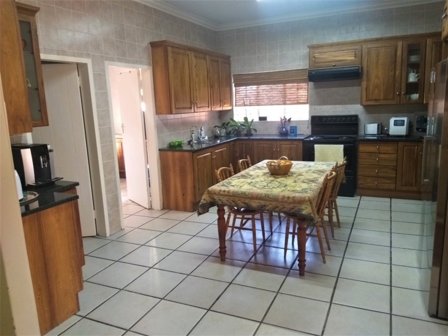 To Let 4 Bedroom Property for Rent in Van Der Hoff Park North West